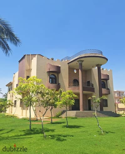 Villa for sale, 3 floors, with a fully planted garden, in a prime location in Al Reef European Compound on an area of 2 acres and 3 qirats, super lux finishing.