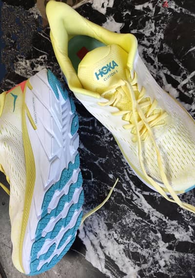 Hoka Clifton 8