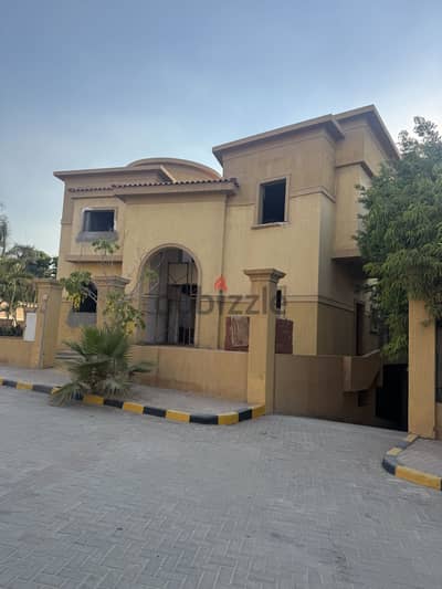 للبيع فيلا مستقله بكمبوند لاتيرا القاهرة الجديدة