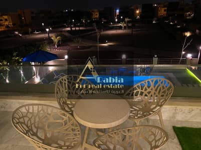 فيلا مستقلة فاخرة للبيع في بالم هيلز قطامية 2 – الجولدن سكوير | مسبح خاص وتشطيبات سوبر لوكس | جاهزة للسكن فوراً