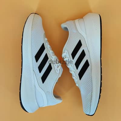 Adidas Runfalcon اديداس فالكون من برة مصر مقاس 46 سعر لقطة لسرعة البيع