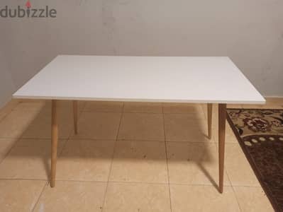 ترابيزة مذاكرة و كمبيوتر وشغل