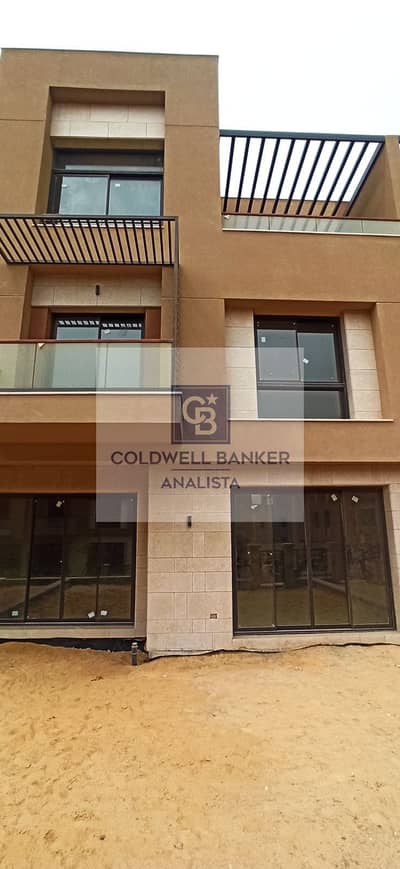 under Market Price | Luxury 3 Bedroom Townhouse for Sale in District 5 – Direct Pool & Clubhouse View – Ready to Move – New Cairo under Market Price | Luxury 3 Bedroom Townhouse for Sale in District 5 – Direct Pool & Clubhouse View – Ready to Move – New Cairo