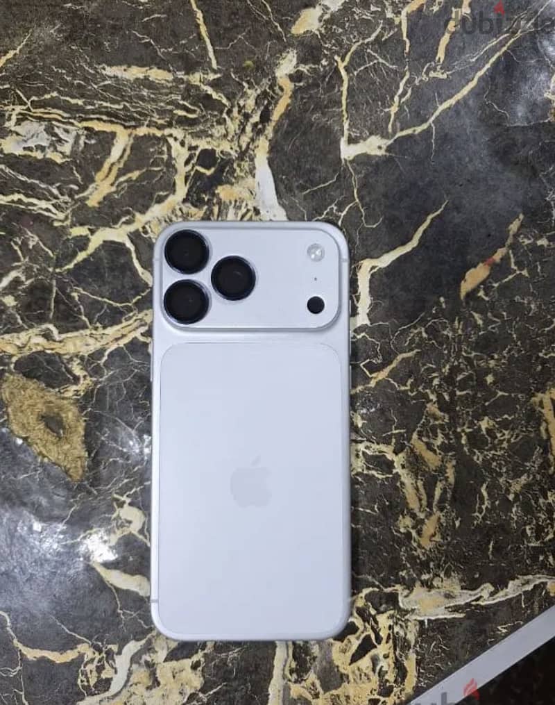 Apple - iPhone 17 Pro Max 3