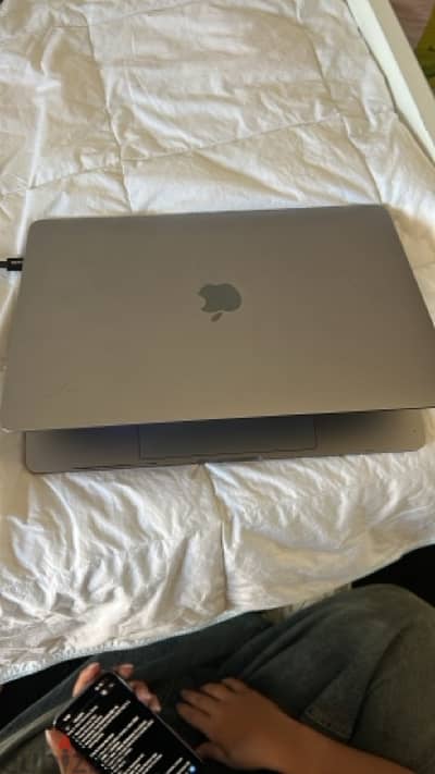 Macbook  pro 13” ، 2017