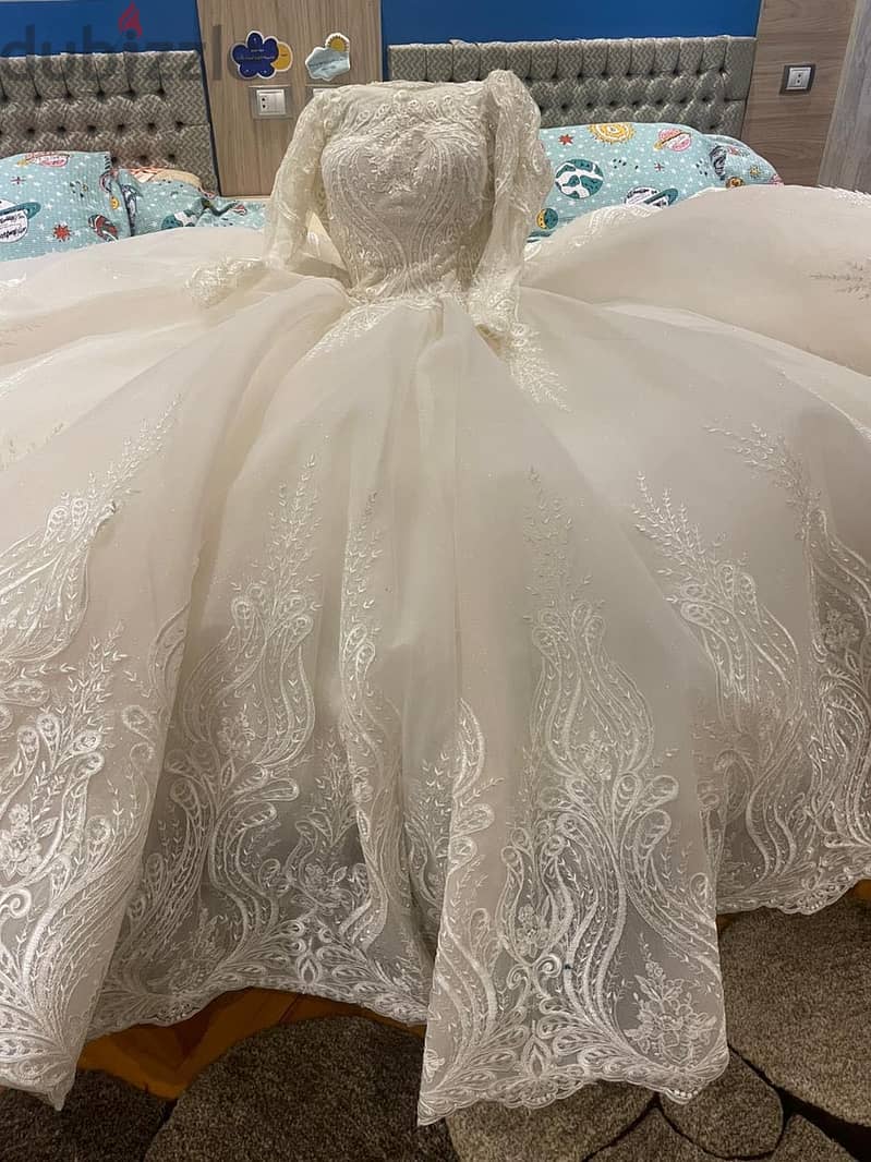 Luxurious Wedding Dress 16