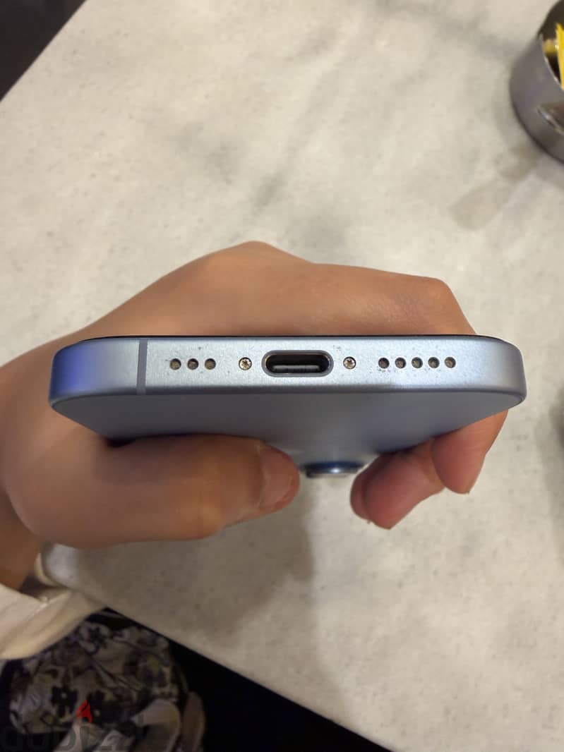 Apple - iPhone 17 4