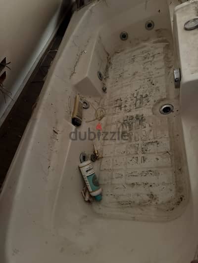 چاكوزى أمريكانى أصلى استعمال خفيف جدا شغال بكامل مشتملاته ٦ چيتات.