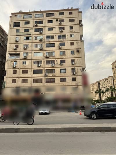 شقه للبيع في مساكن شيراتون المطار علي شارع رئيسي