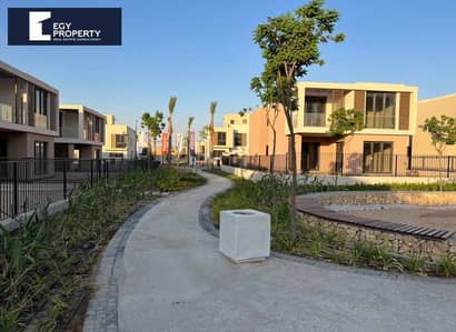 Twin House for sodic east ready to move with garden view under market price