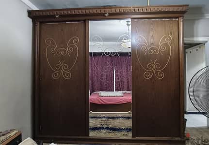 غرفه نوم وسفره ومكتبتين