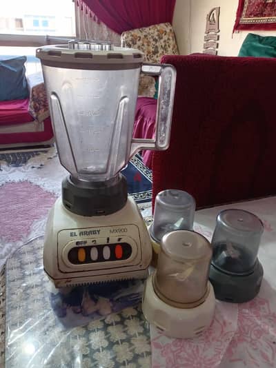 خلاط مع 3 كبة