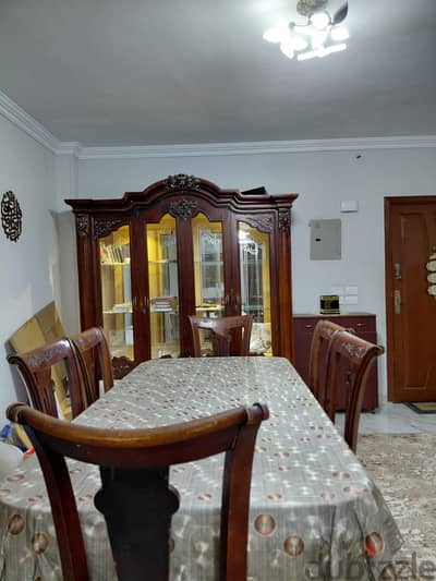 غرفة سفرة مع جزامة