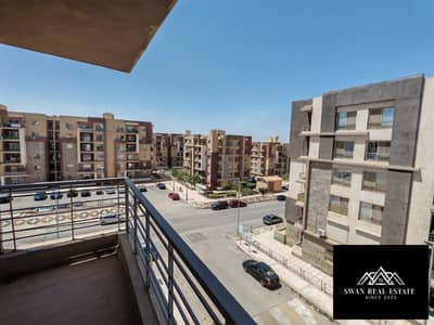 شقة 130م للإيجار أول سكن في دار مصر القرنفل بالقاهرة الجديدة | 3 غرف منها ماستر و2 حمام وريسبشن وتراس | بحري صريح وأسانسير وقريبة من الرحاب والنادي