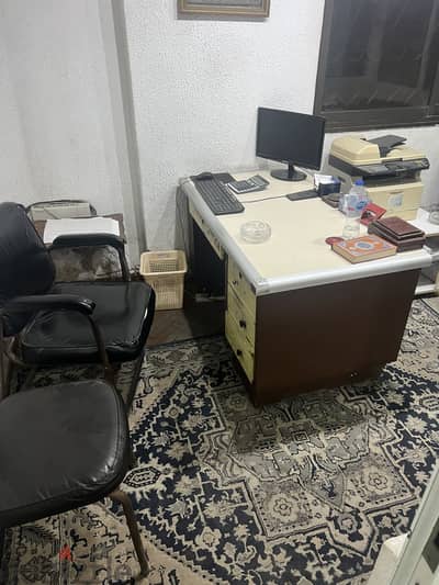 عدد 15 كرسي و مكتبين اسقبال