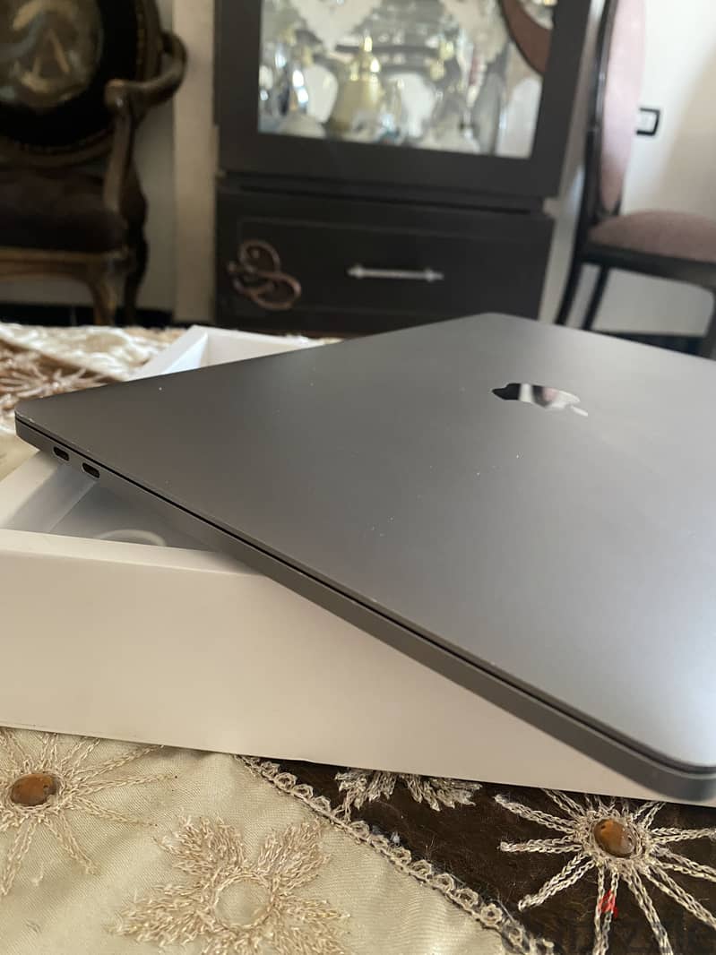 MacBook pro 2020 touch bar  3
