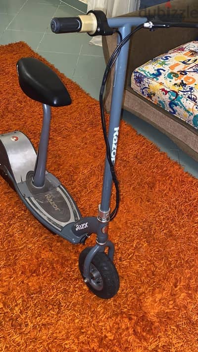 سكوتر كهربائي razor