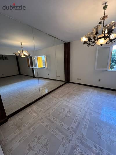 Apartment for rent in Zamalek under new law, a branch street from Mohamed Mazhar, two bedrooms, reception, kitchen, and bathroom, third floor without elevator, 30 thousand required per month