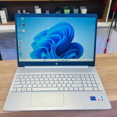 رامات 32 DDR4 معالج i5 جيل12 هارد 512 SSD NVMe شاشة 15.6 بكل مشتملاته