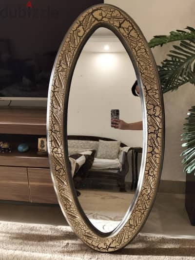 مرايات . . . و ساعة حائط