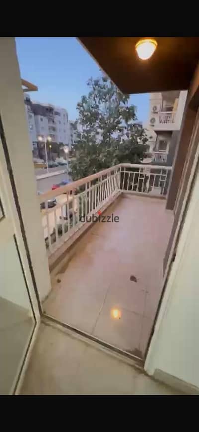 شقة للبيع في مدينتي B10 مساحة 140 متر 3 غرف نوم 2 حمام أول سكن جاهزة للسكن على شارع واسع وقريبة من الخدمات تشطيب شركة طلعت مصطفي امام الخدمات والمسجد قريبه من all season park موقع مميز