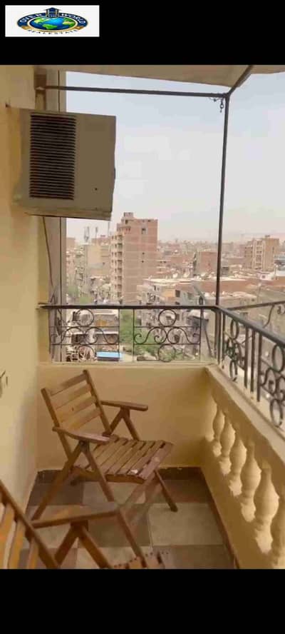شقه مفروشه للايجار المعادي شارع احمد زكي العمومي بالقرب من محطه المترو تتكون من اثنين غرفه نوم وريسبشن وحمام ومطبخ دور 10 اسانسير الشقه بحريه وقريبه من كل الخدمات والمواصلات