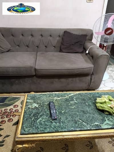 شقة مفروشة للإيجار المعادي الجديدة تتكون من ثلاث غرف نوم وريسبشن واثنين حمام ومطبخ مكيفه 3 تكييفات كل الأجهزة الكهربائية بما فيها غساله الاطباق دور خامس 2 اسانسير