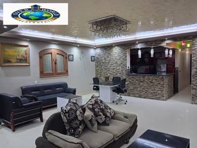 Furnished apartment for rent on Al-Khamseen Street, Zahra Al-Maadi, between the Ring Road and the Autostrade Road. A very prime location in the middle of Al-Khamseen Street and in front of Hasbollah Al-Kafrawi Axis. Super Lux apartment on the fifth floor, reception with 3 pieces, American kitchen, 3 rooms, 1 bathroom, porcelain, granite, and gypsum.