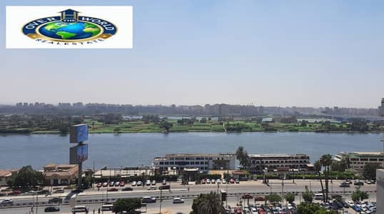 للإيجار اليومي على النيل للأسر والعائلات والشباب الملتزم فقط شقة مفروشة على النيل بجوار مستشفى السلام الدولي تتكون من اثنين غرفه نوم وريسبشن 2 حمام ومطبخ مكيفه بالكامل واي فاي غاز طبيعي دور عاشر اسانسير فيو رائع