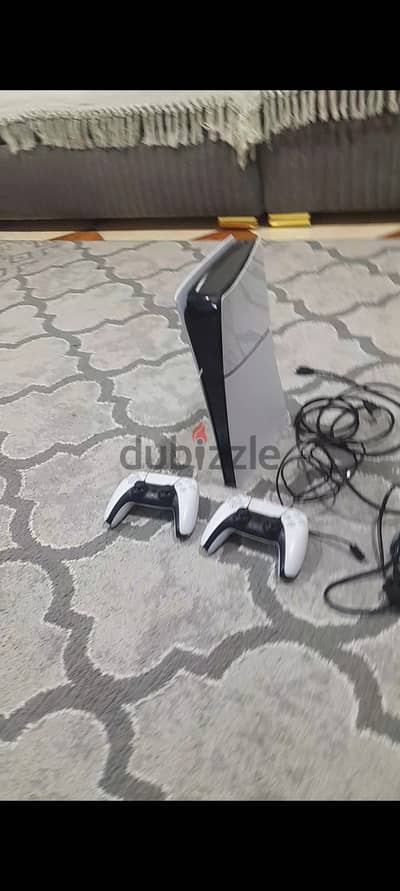 للبيع جهاز PS5 Slim Digital بحالة ممتازة كالجديد مع كامل مشتملاته