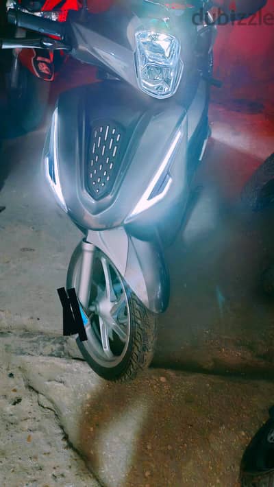 سكوتر كيواي SC 200CC