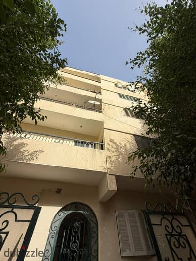 عمارة للبيع في مدينة السادس من أكتوبر  الحي الرابع – موقع مميز