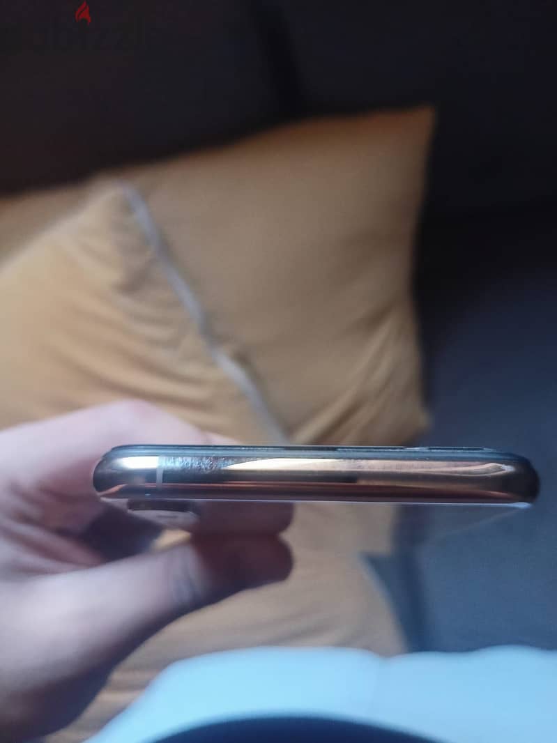 iPhone XS Max 4