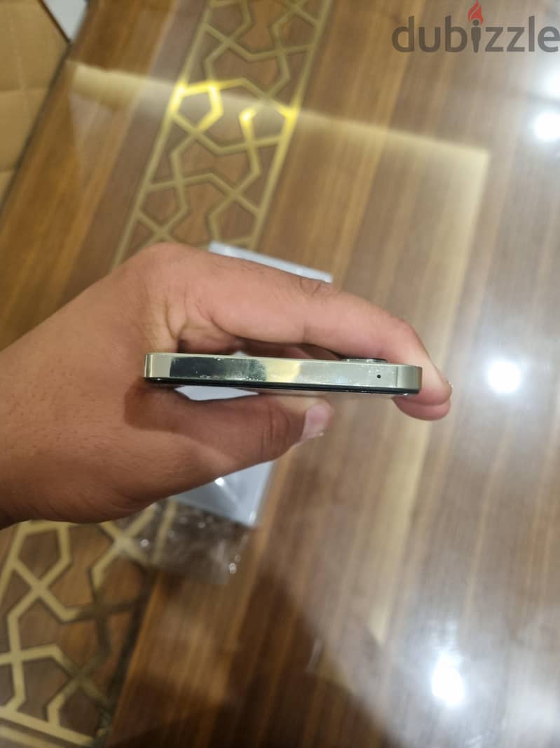 Vivo V30 3