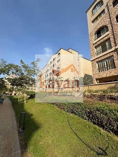 Ground floor duplex with garden for sale in Green Square – 200 sq m + 103 sq m garden, fully equipped.