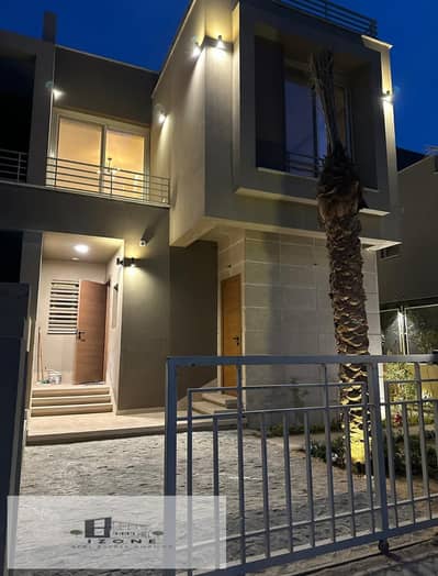 توين هاوس للإيجار في Palm Hills PK2 320م مباني و365م أرض و242م حديقة 4 غرف نوم منهم ماستر وغرفة ناني مطبخ وأجهزة وتكييفات