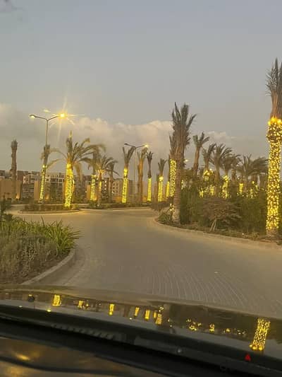 فيلا تاون هاوس كورنر للبيع في ديستريكت 5 – مراكز مساحه كبيره 3 غرفو 4 حمام  وليفينج روم و غرفه مربيه ومكان للعربيه و جاهزه للمعاينه والسكن وحديقه وروف