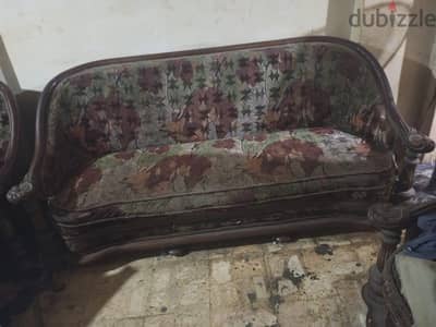 أنتريه زان أحمر رومانى  (كنبة + ٤ كراسى + ترابيزة )