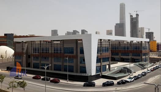محل تجارى للبيع استلام فورى فى قلب ال R 3 العاصمة الإدارية الجديده new capital قريب من الجامعات الدولية ومحطة المونوريل New Administrative Capital