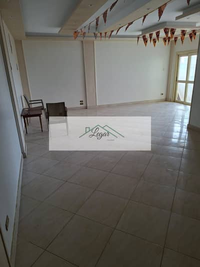 شقة للايجار في كمبوند الخمائل المرحلة الأولى 185م بسعر لقطه .    Al Khamael Compound - Sheikh Zayed