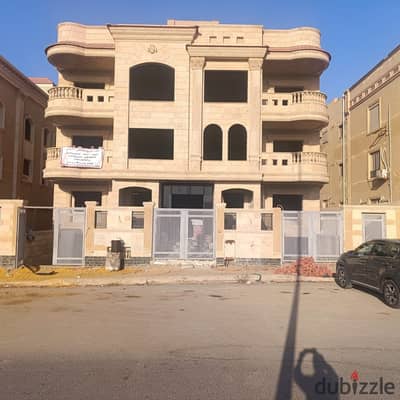 Apartment for sale in a villa south of the academy in the compound, directly in front of Cairo Festival