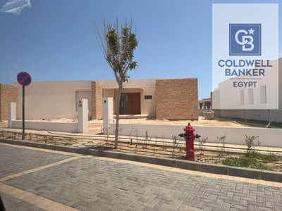 للبيع شاليه باقل مقدم وتشطيب كامل بالتكييفات من اورا في سيلفر ساندس الساحل الشمالي بالتقسيط المريح يصل الى 8 سنوات