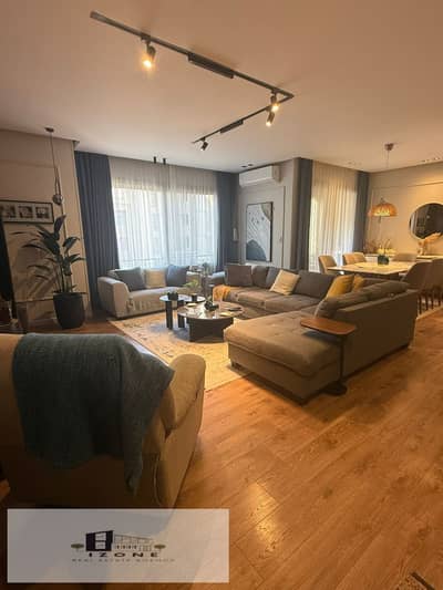 شقة 150م للبيع في Village Gate القاهرة الجديدة New Cairo الدور الأول تشطيب سوبر لوكس أعلى من المطور تراس كبير