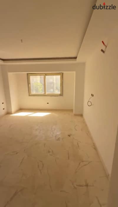 Apartment fully finished first use for sale at compound flowers park new cairo . In front of auc . Beside midtown conpound & village gate & point 90