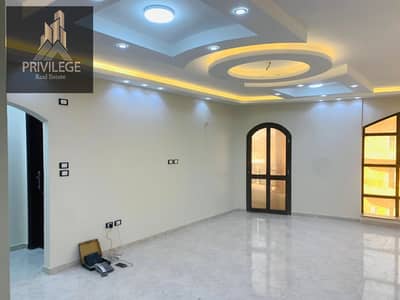 شقة للإيجار في البنفسج عمارات | 200م بحري | 3 غرف – 2 حمام – أسانسير | موقع مميز وسعر لقطة لا يفوت**