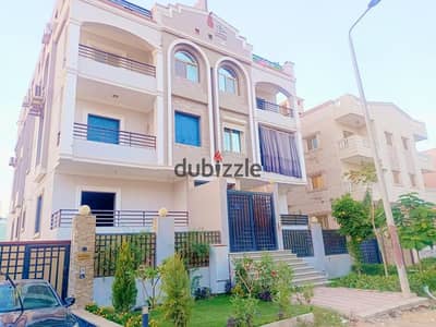  فرصة مش هتتكرر. .  شقه دور ثالث رووف 180م بفيو مفتوح في قلب الشيخ زايد خطوات من مول اسبانا بلازا و سعودي ماركت 5 دقائق من وصله دهشور و هايبر وان