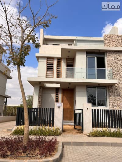 Own a premium twin house next to Celia by Talaat Moustafa at an unbeatable market price.