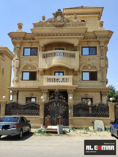 Villa for sale in West Somed, super deluxe, independent apartments