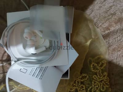 سماعات بلوتوث برو 3 لا يوجد معاها علبه بور