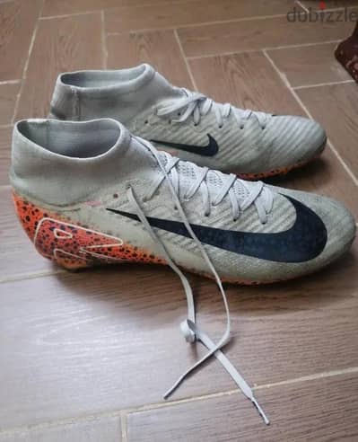 Football shoes